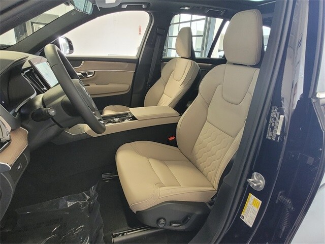 2025 Volvo XC90 Core photo 4