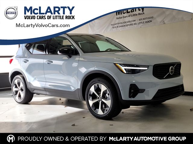 2026 Volvo XC40 B5 Plus Dark AWD's photo