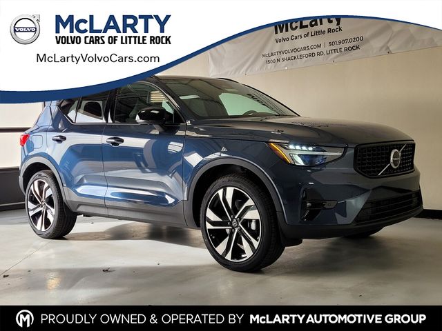 2026 Volvo XC40 B4 Plus Dark FWD's photo