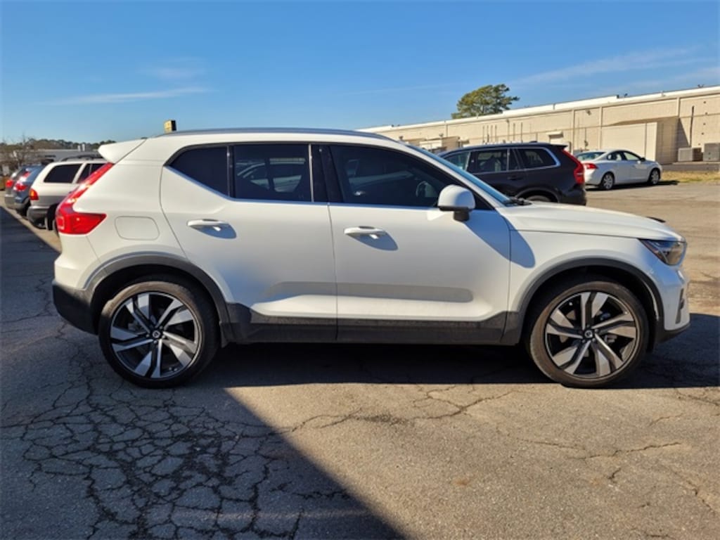 Certified 2024 Volvo XC40 B5 Ultimate Bright SUV