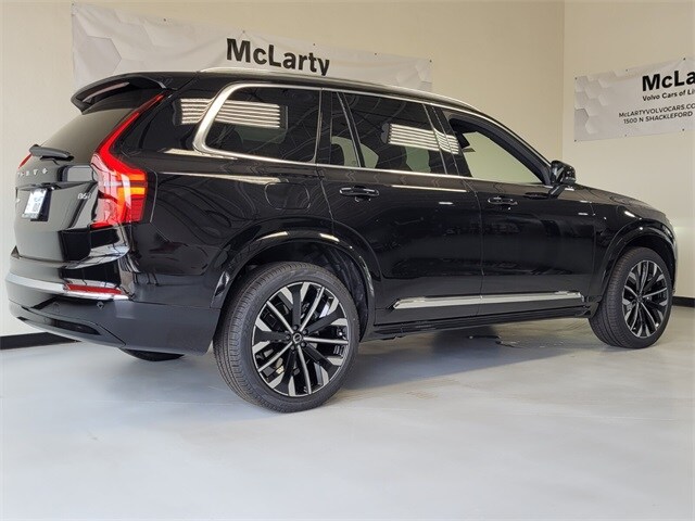 2025 Volvo XC90 Core photo 3