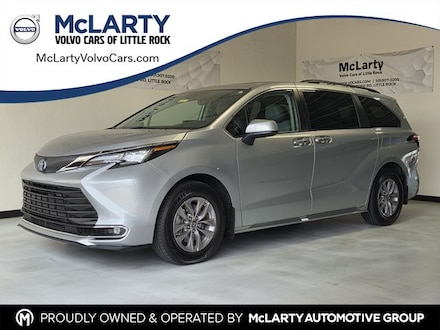 2022 Toyota Sienna XLE 8 Passenger Van Passenger Van