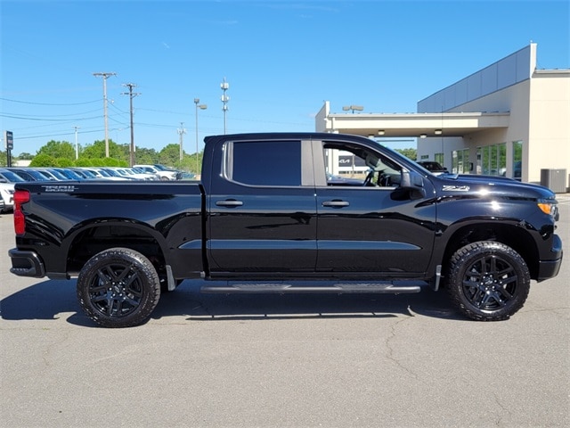 Used 2024 Chevrolet Silverado 1500 Custom with VIN 3GCUDCED3RG337077 for sale in Little Rock