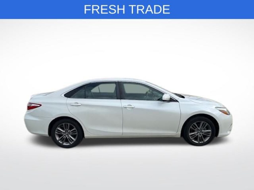 Used 2017 Toyota Camry SE Sedan