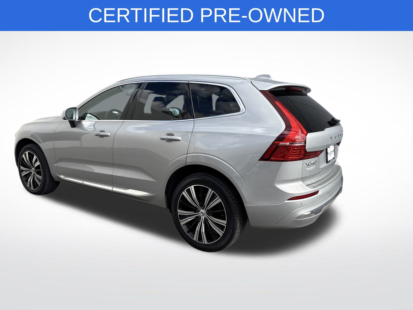 2022 Volvo XC60 B5 Inscription photo 2
