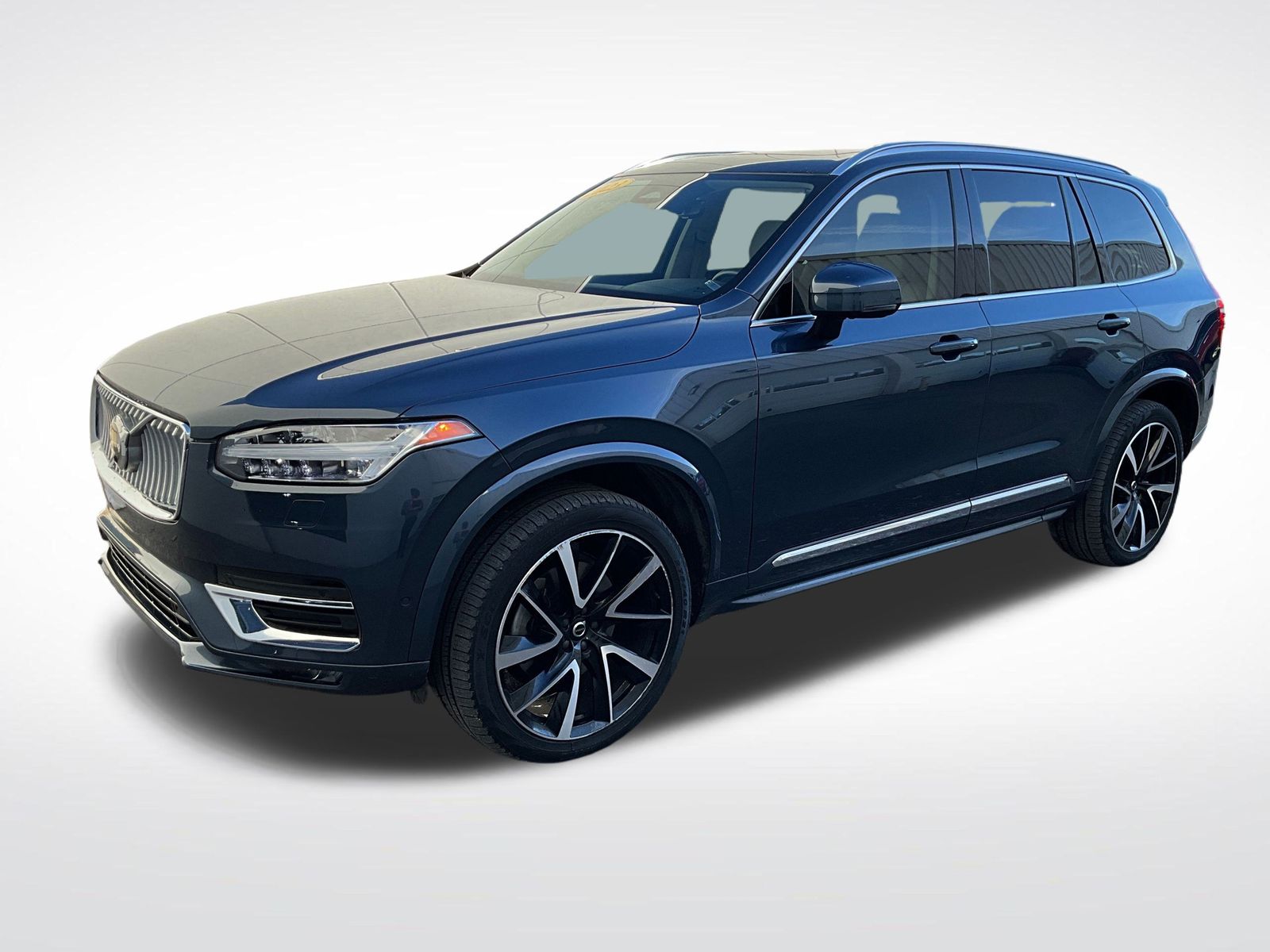 2023 Volvo XC90 Plus's photo