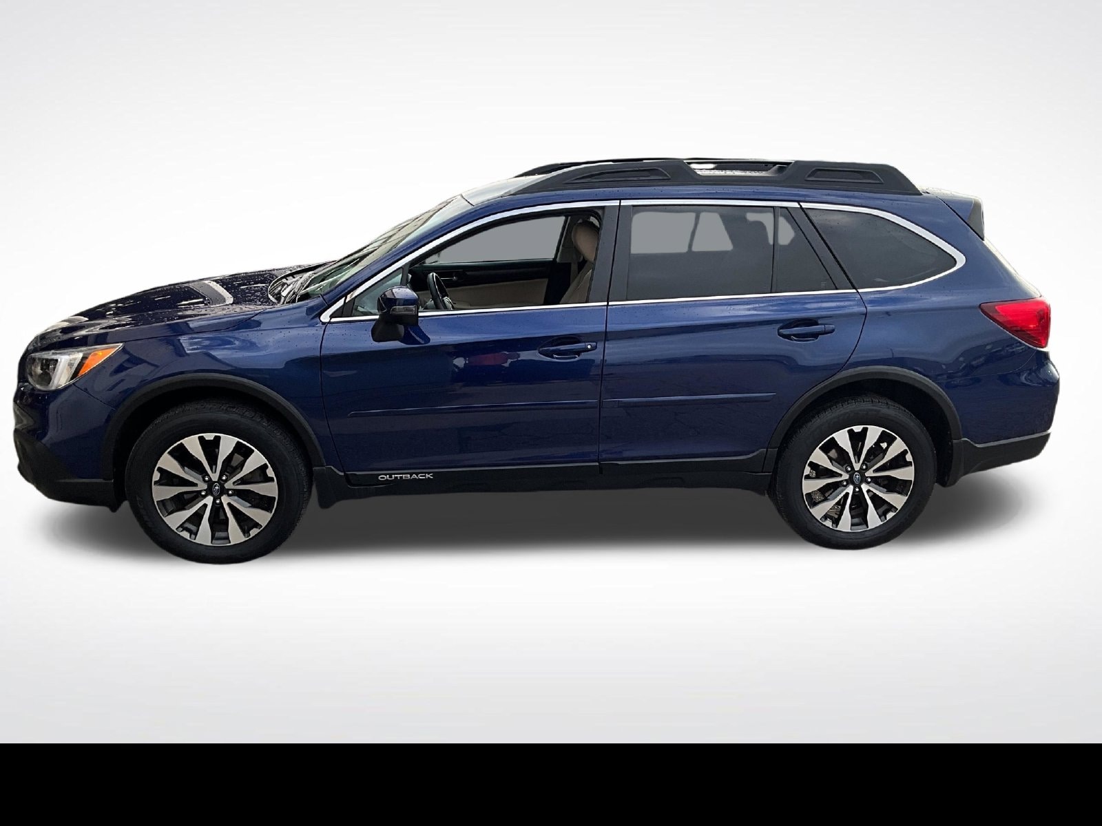 Used 2015 Subaru Outback Limited with VIN 4S4BSBJCXF3333638 for sale in Moline, IL