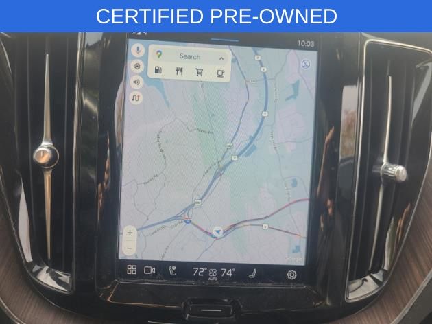 2022 Volvo XC60 B5 Momentum photo 2