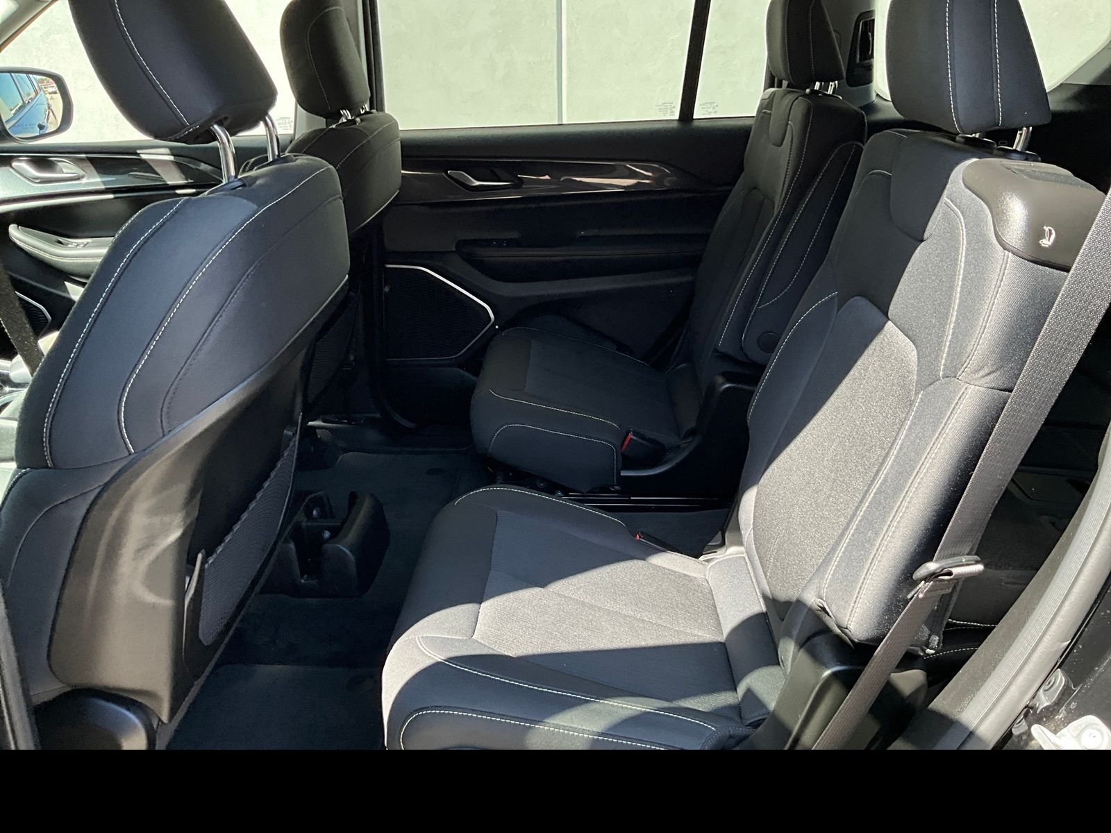 2020 Jeep Grand Cherokee Altitude - Photo 19