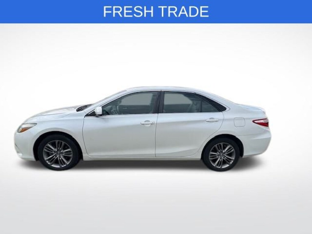 Used 2017 Toyota Camry SE Sedan