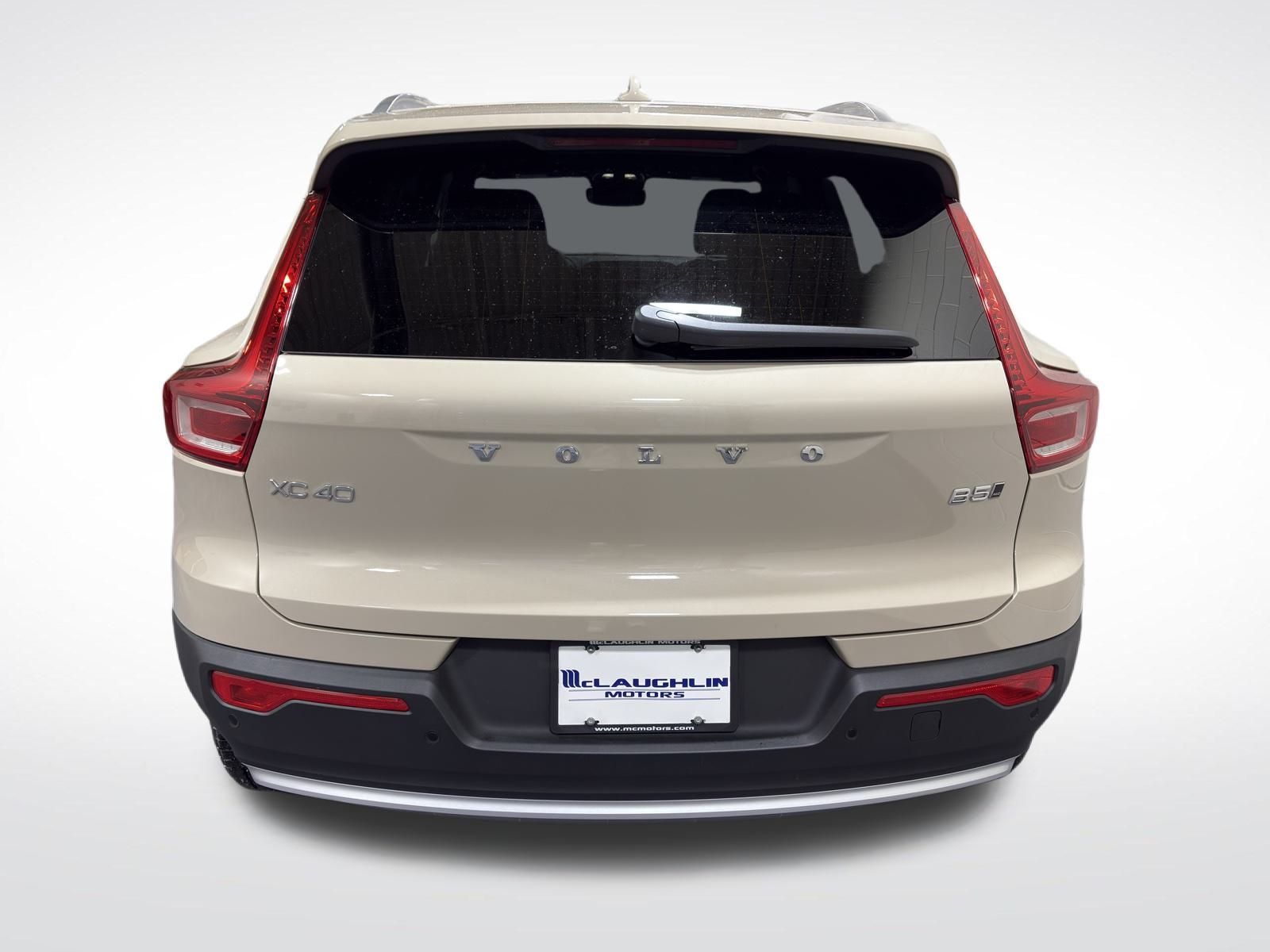 2025 Volvo XC40 photo 4