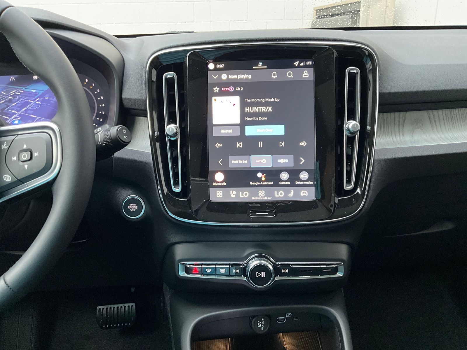 2026 Volvo XC40 Plus - Photo 16