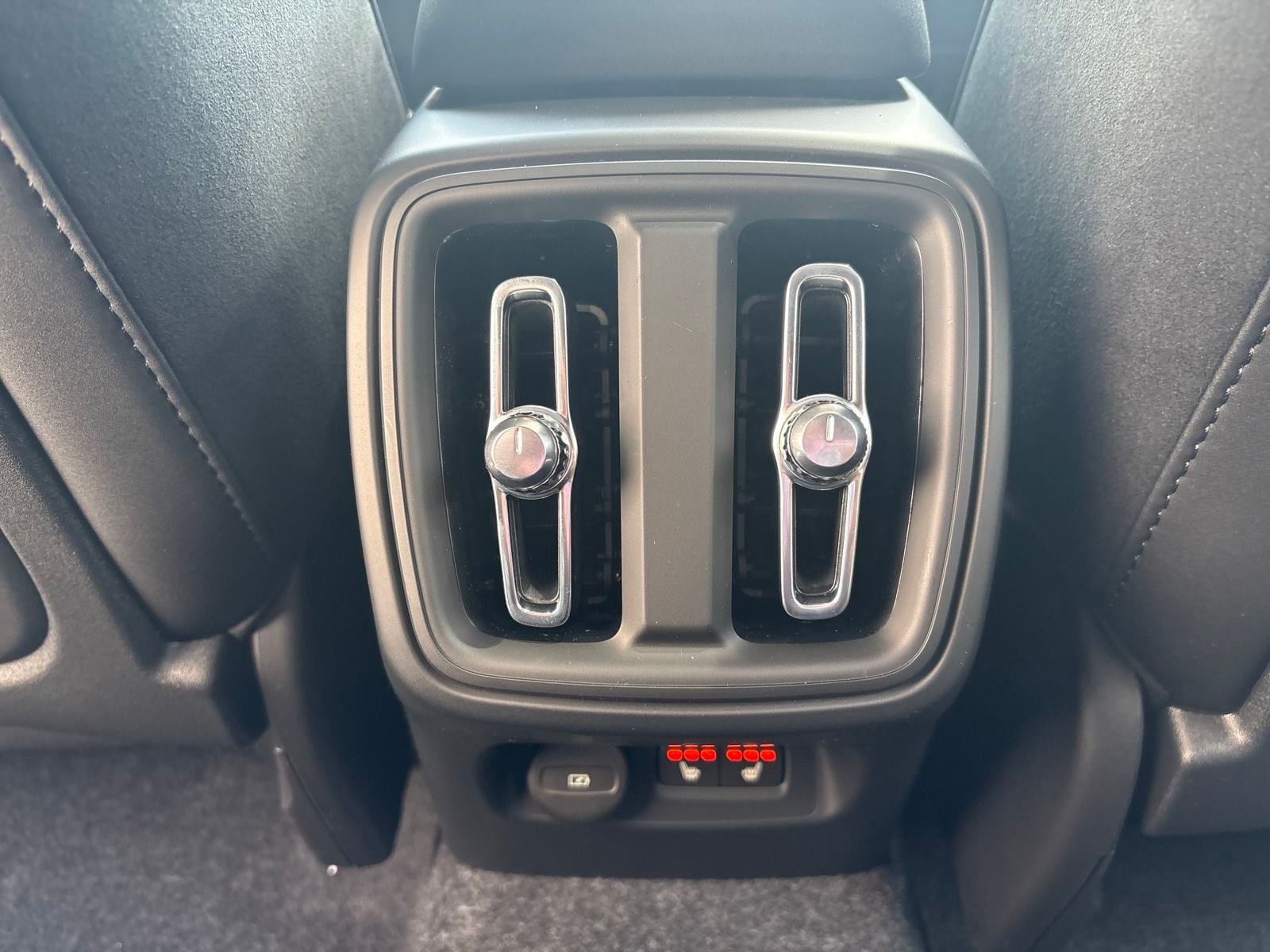 2026 Volvo XC40 Ultra - Photo 32