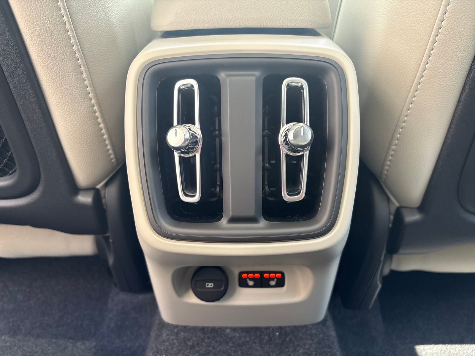 2026 Volvo XC40 Plus - Photo 33