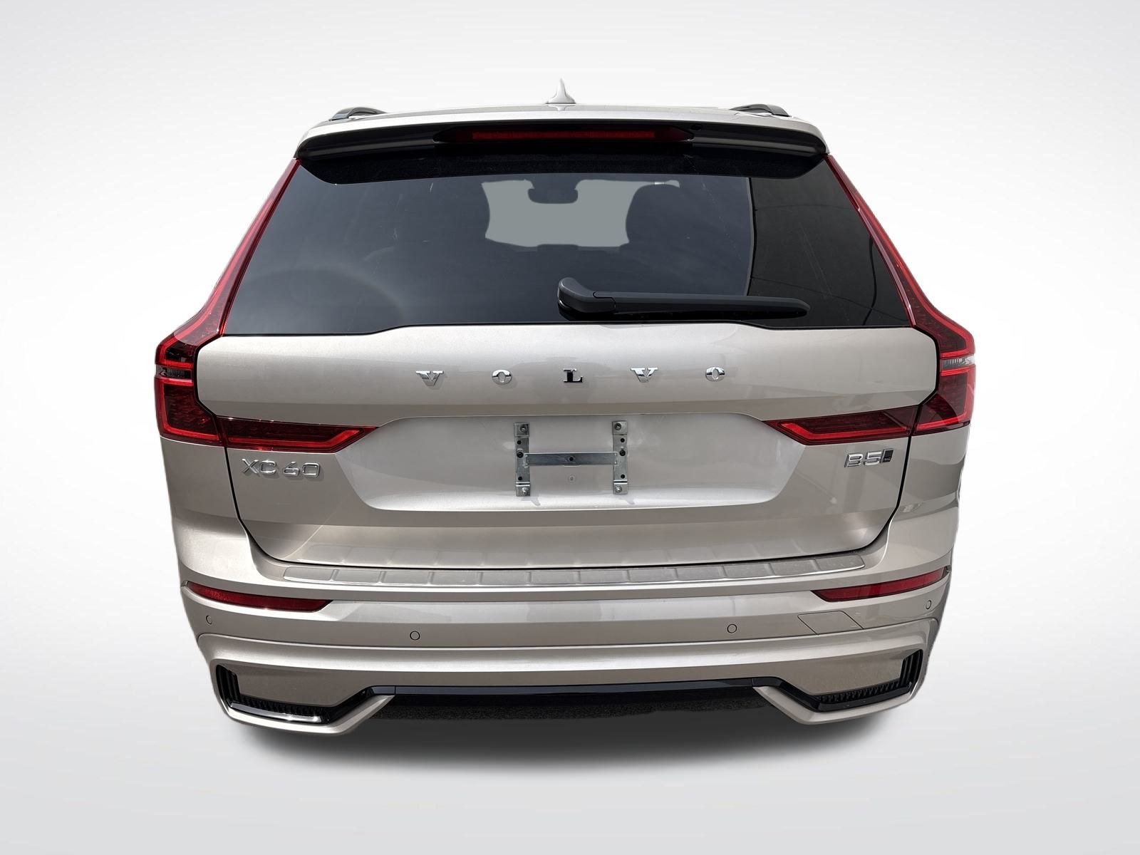 2026 Volvo XC60 B5 Plus photo 4