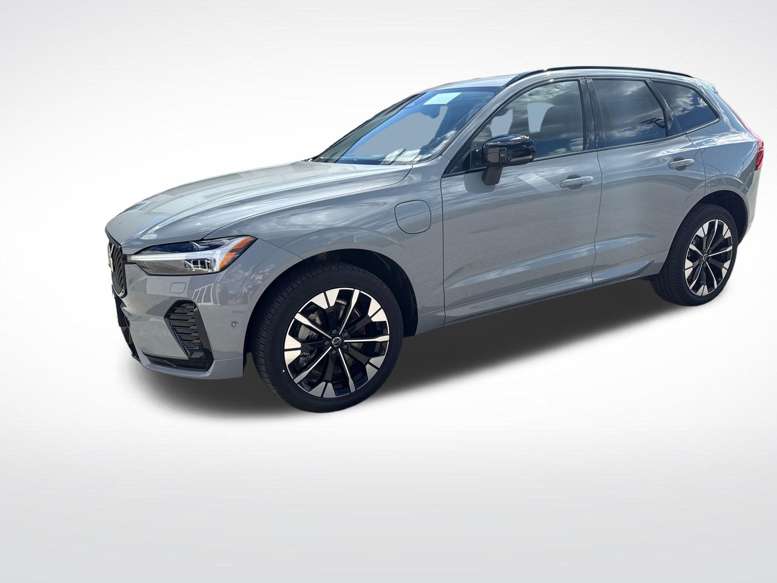 2026 Volvo XC60 plug-in hybrid