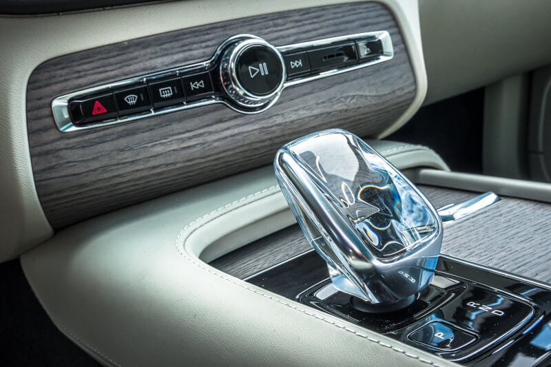 2020 Volvo XC90 gear shift