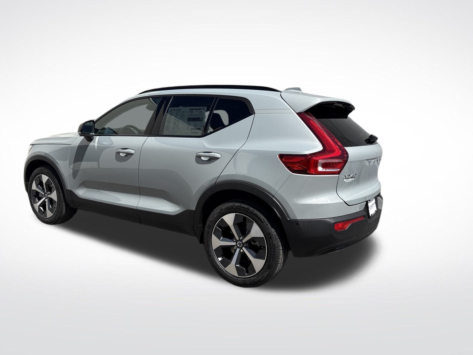 2026 Volvo XC40 Plus photo 2