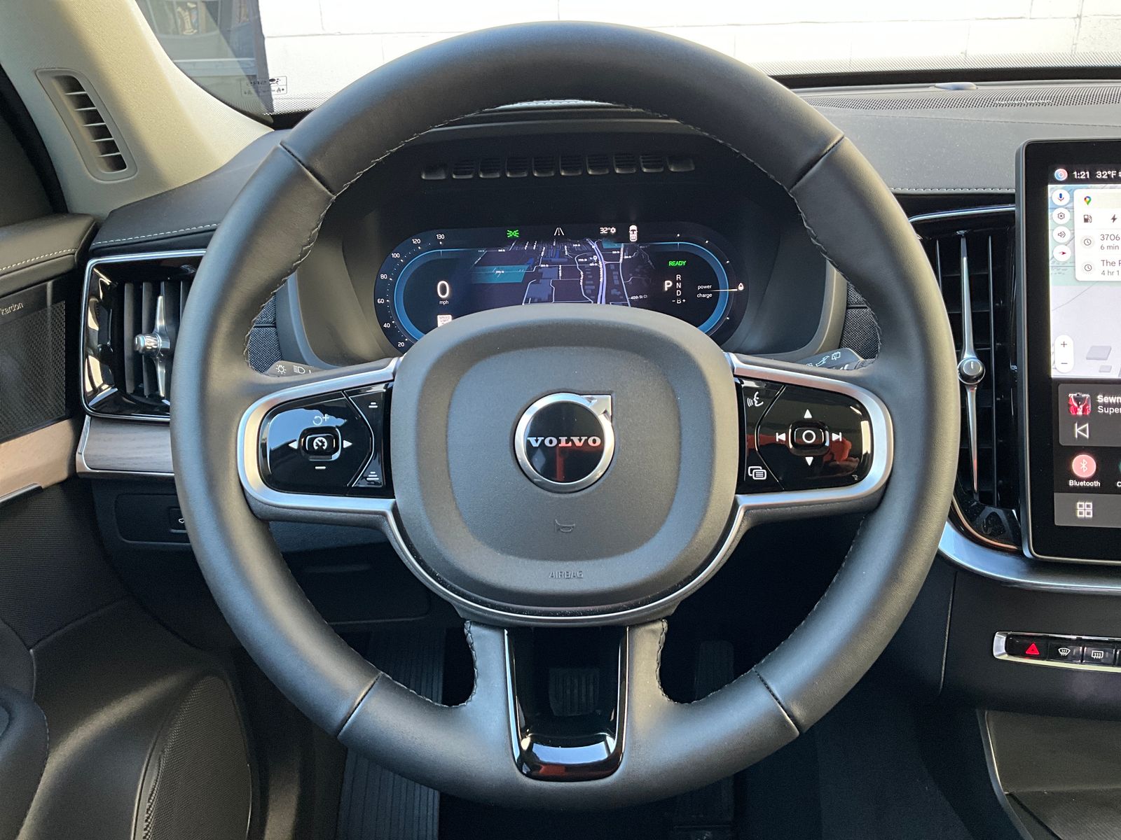 2025 Volvo XC90 Plus - Photo 15