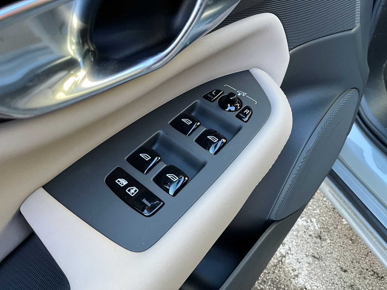 2026 Volvo XC90 Plus - Photo 11