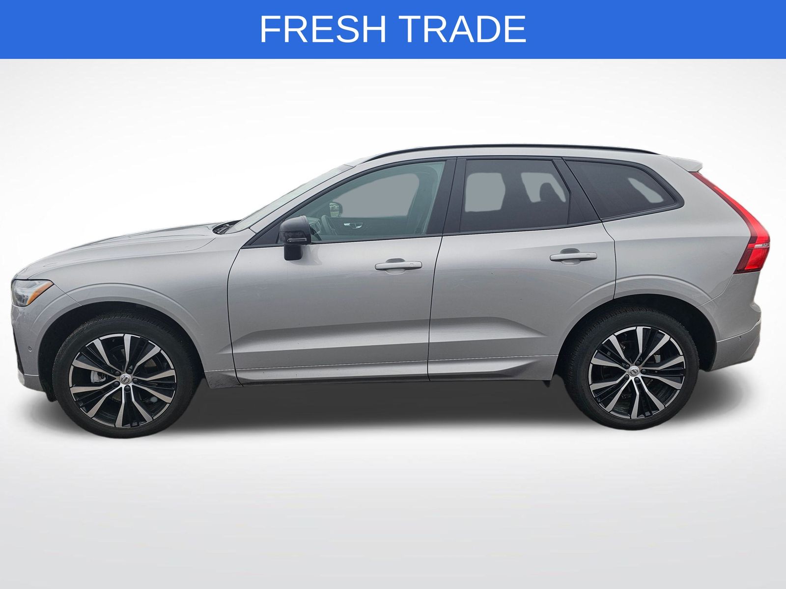 2023 Volvo XC60 Plus's photo