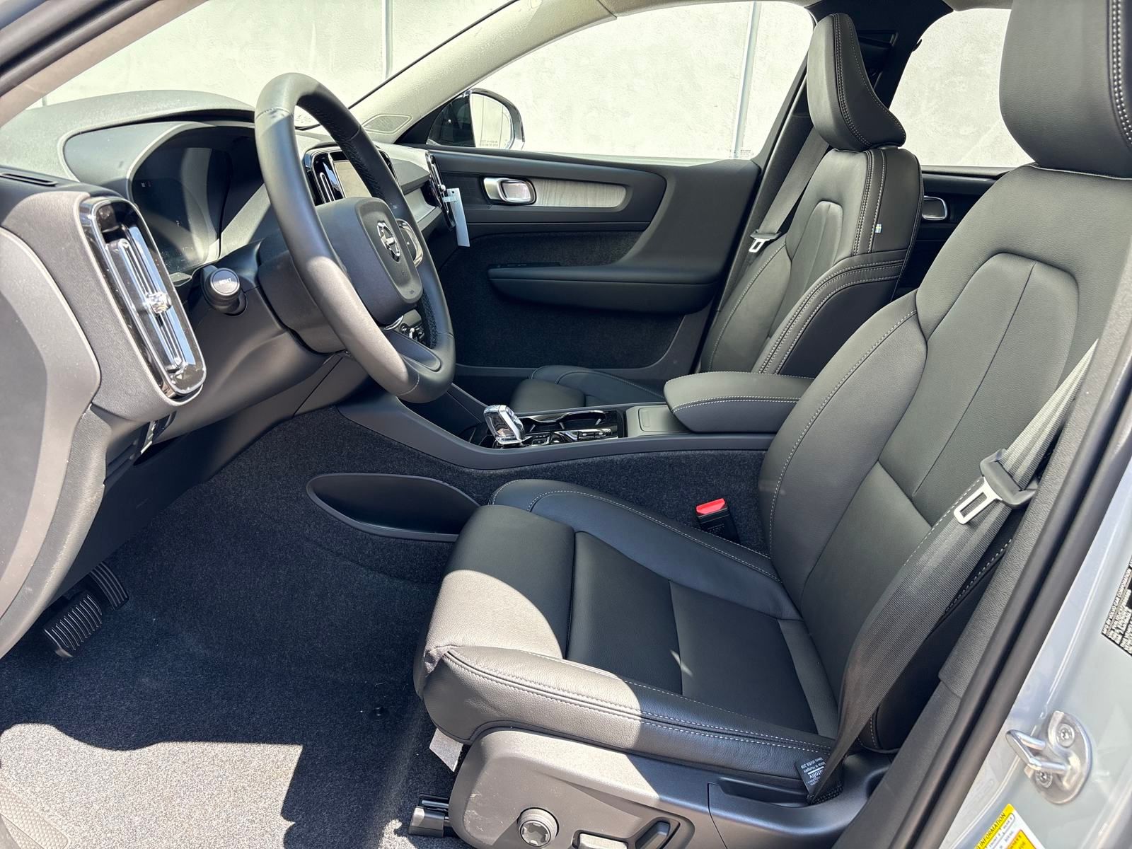 2026 Volvo XC40 Plus - Photo 14