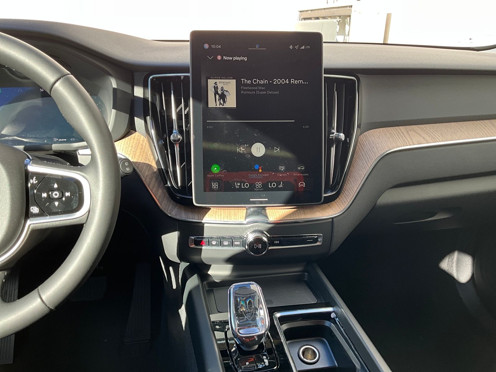 2026 Volvo XC60 Plus - Photo 17