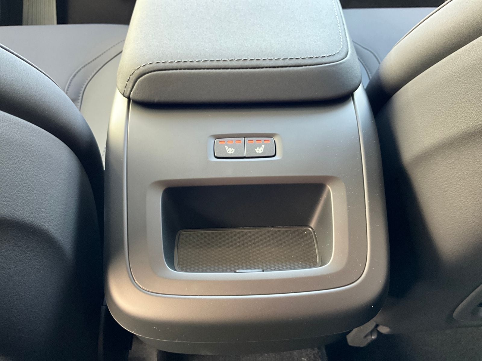 2026 Volvo XC60 Plus - Photo 32