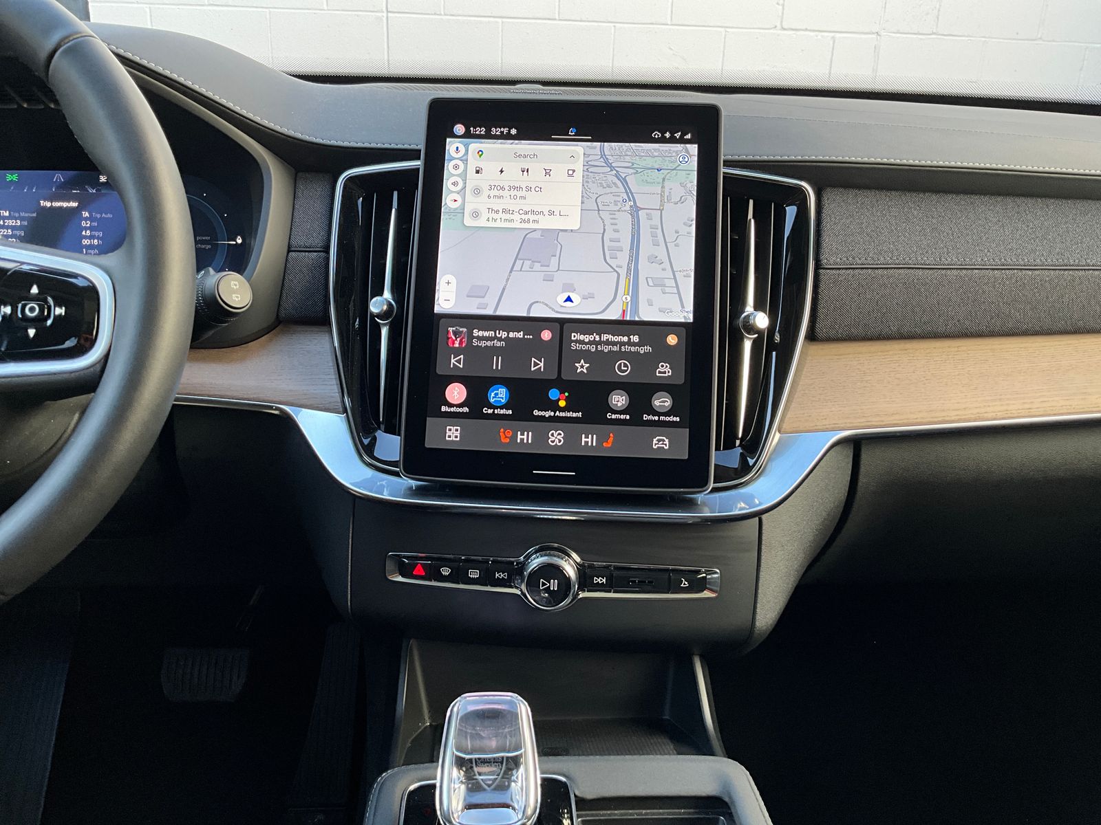 2025 Volvo XC90 Plus - Photo 18