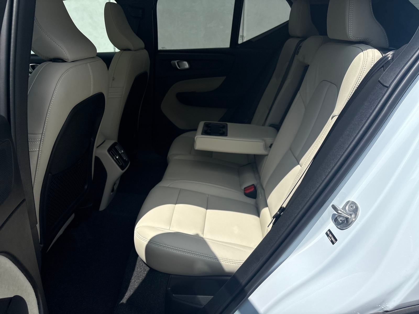 2026 Volvo XC40 Plus - Photo 31