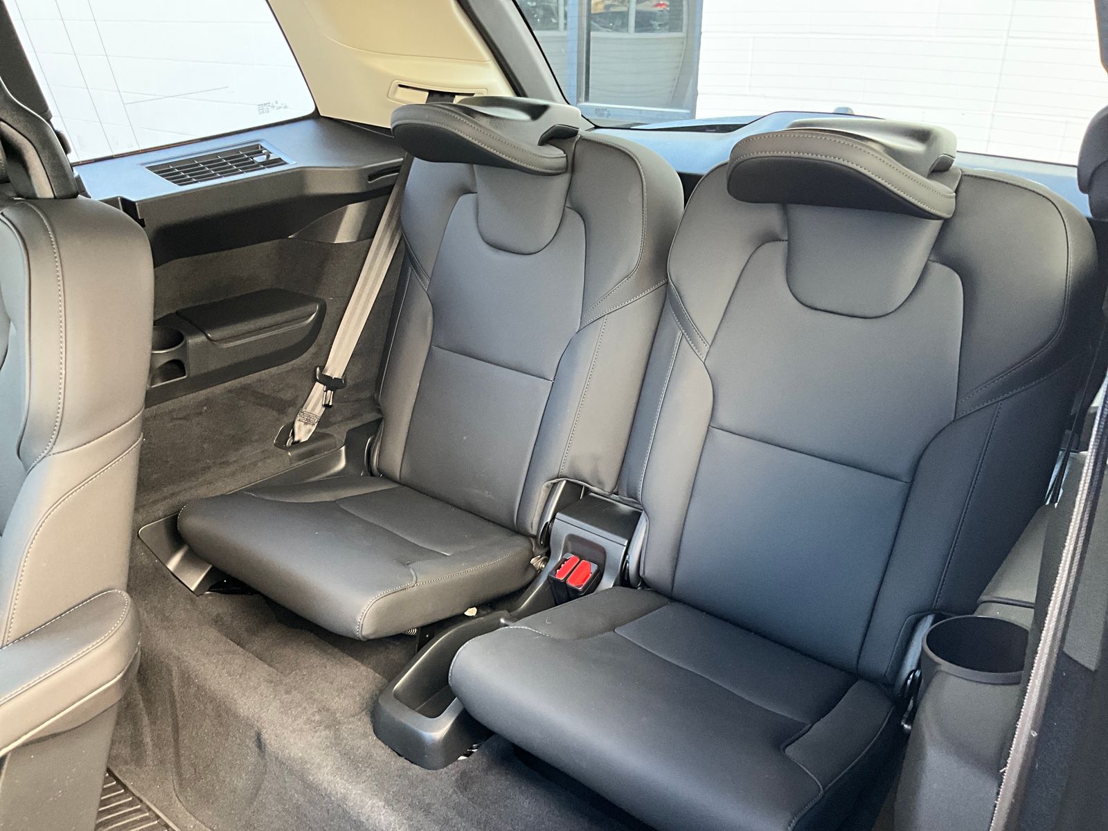 2025 Volvo XC90 Plus - Photo 32