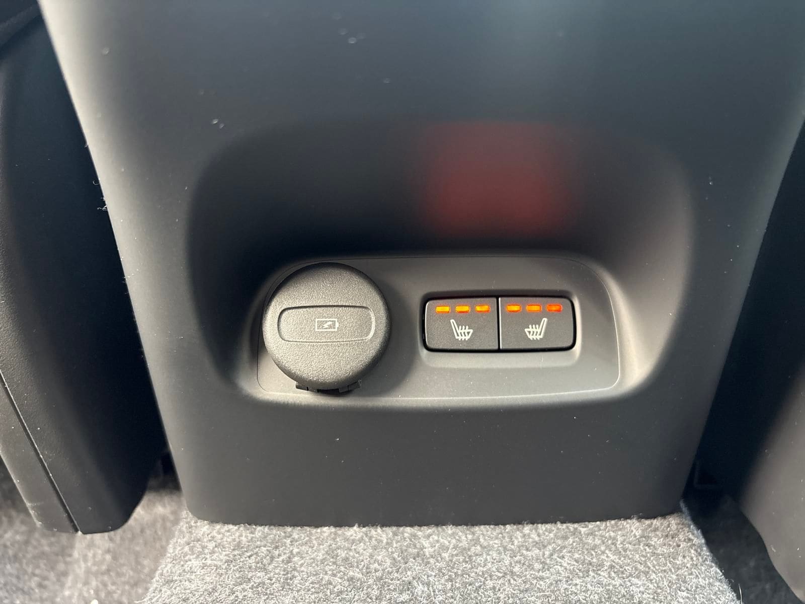 2026 Volvo XC40 Ultra - Photo 33