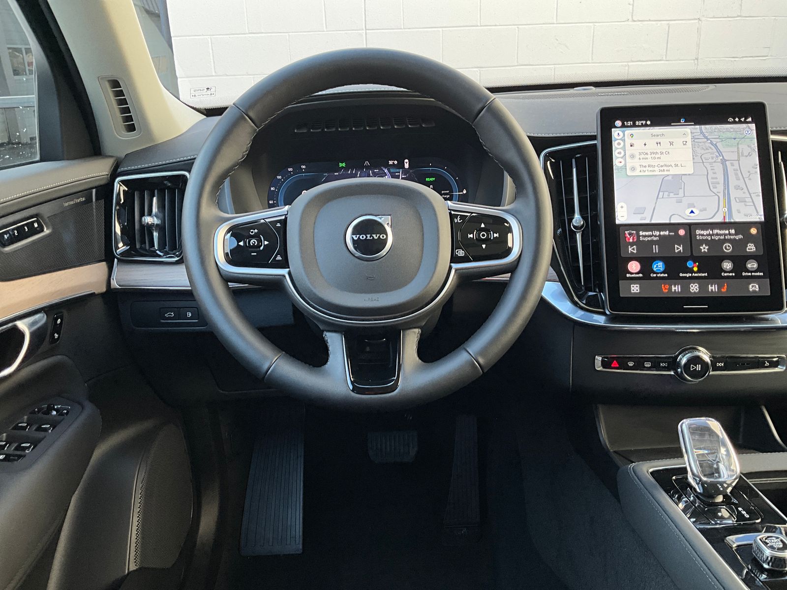 2025 Volvo XC90 Plus - Photo 14