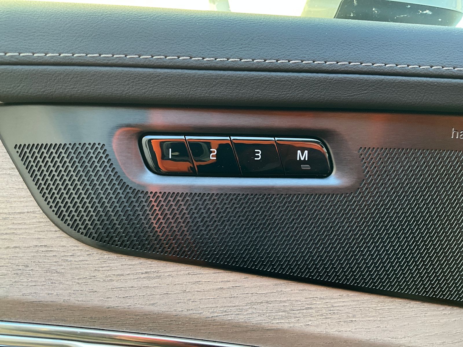 2025 Volvo XC90 Plus - Photo 12