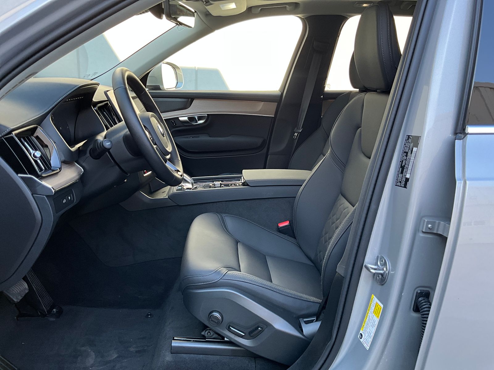 2025 Volvo XC90 Plus - Photo 9