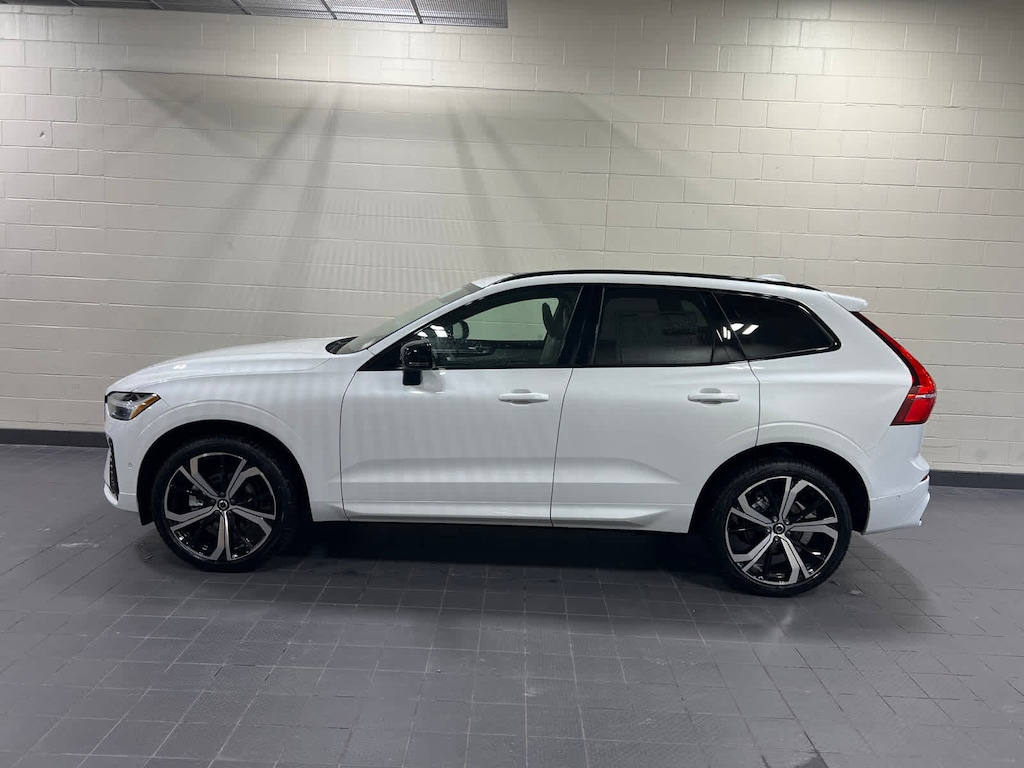 Crystal White New 2024 Volvo XC60 B5 Ultimate Dark For Sale Moline, IL