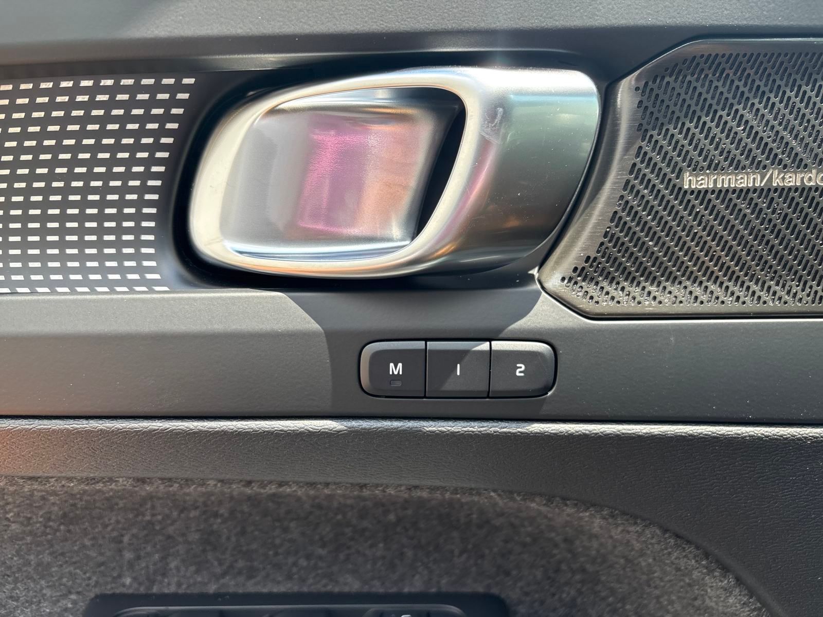 2026 Volvo XC40 Ultra - Photo 12