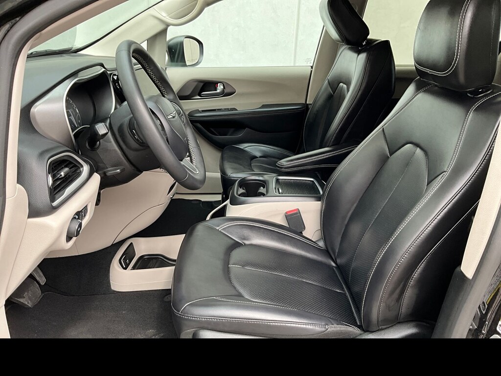Used 2023 Chrysler Pacifica Touring L Minivan/Van