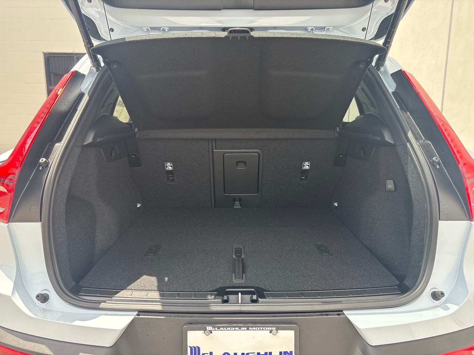 2026 Volvo XC40 Plus - Photo 28