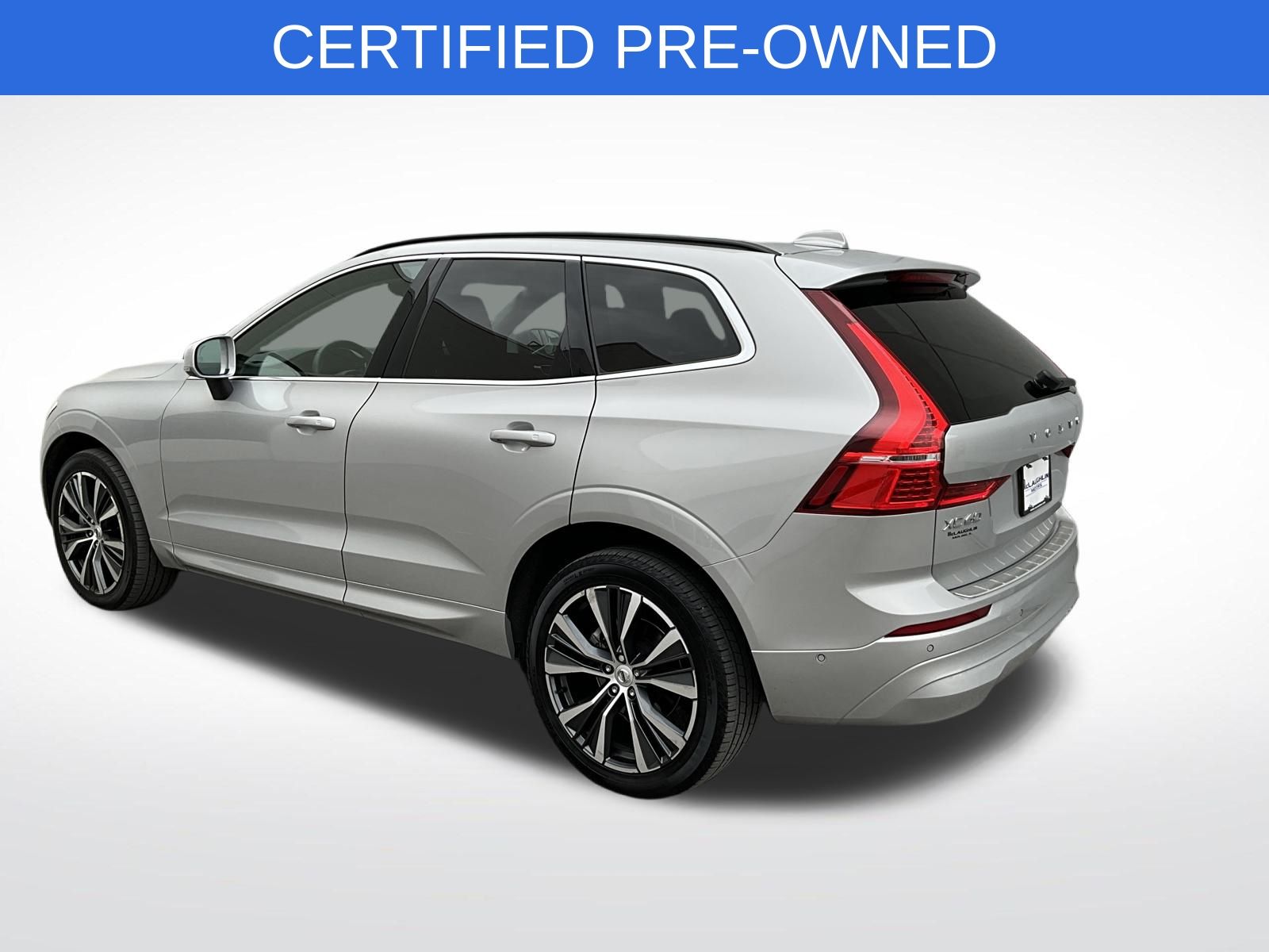 2022 Volvo XC60 B5 Momentum photo 2