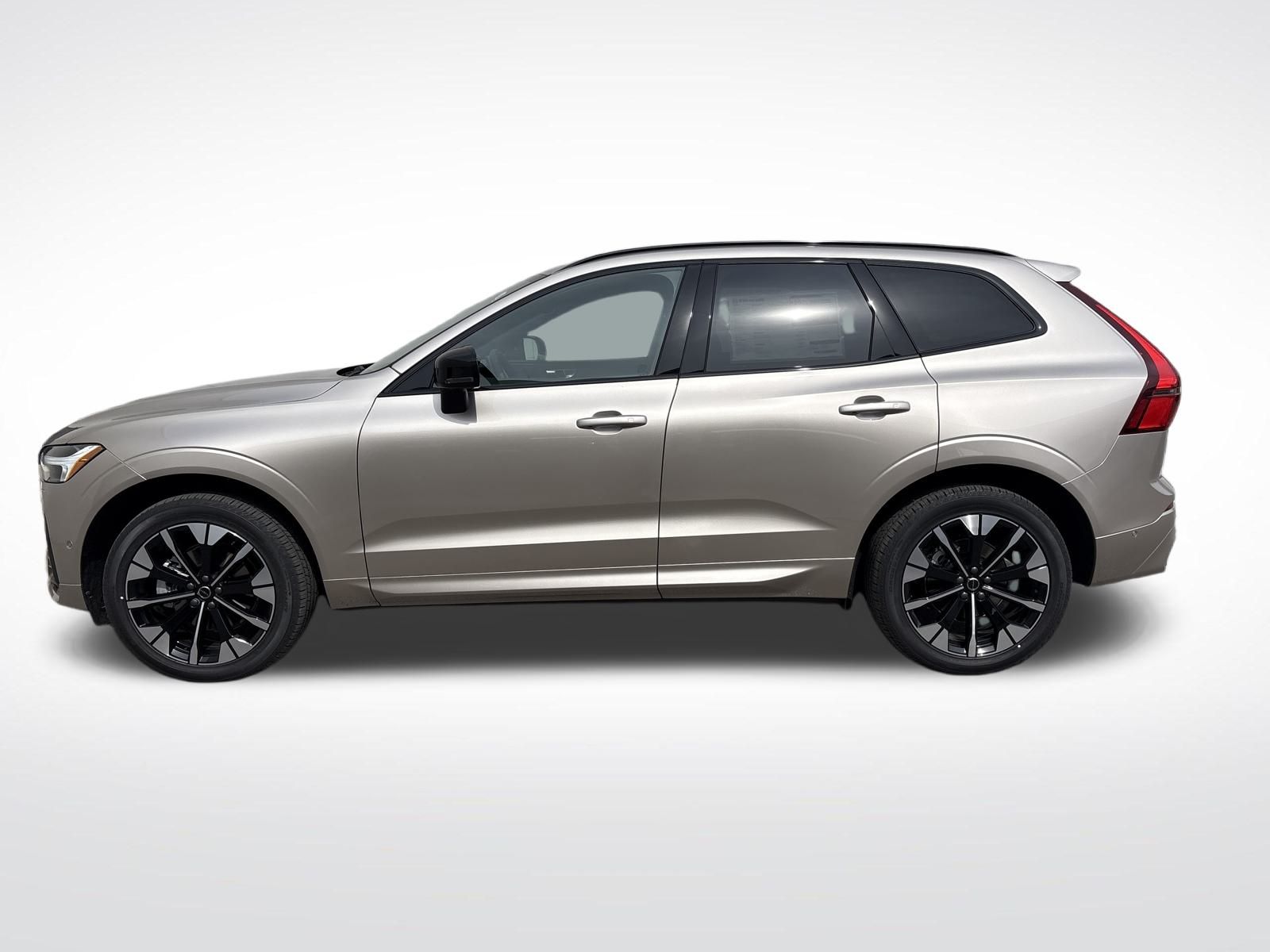 2026 Volvo XC60 B5 Plus photo 2