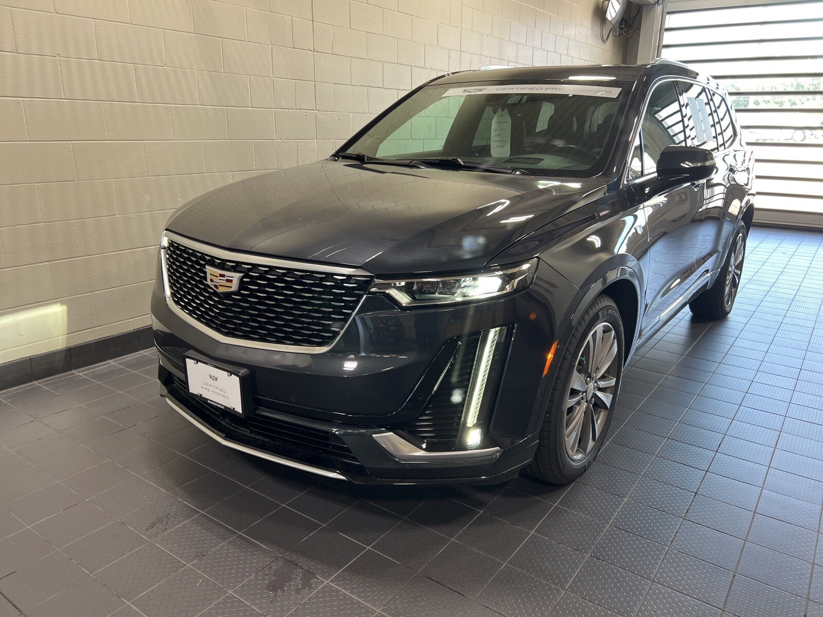 Certified 2021 Cadillac XT6 Premium Luxury with VIN 1GYKPFRS1MZ151310 for sale in Moline, IL