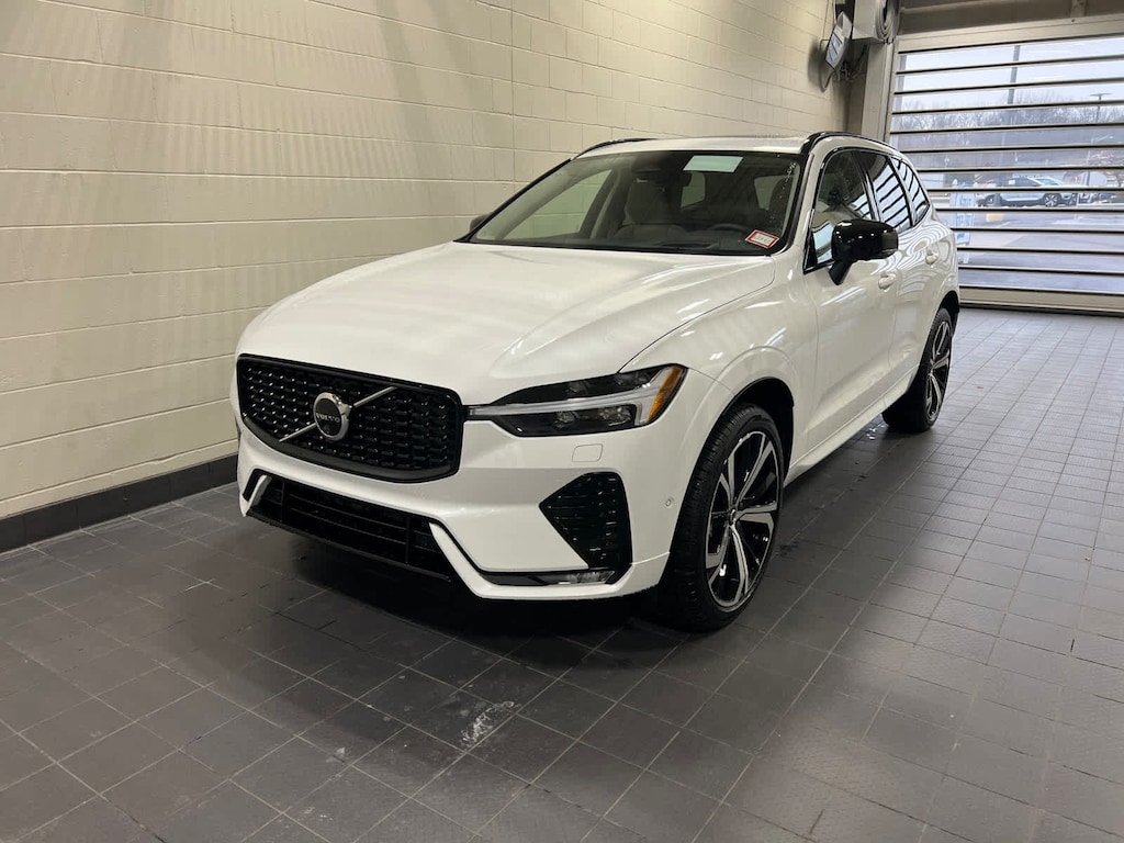 Crystal White New 2024 Volvo XC60 B5 Ultimate Dark For Sale Moline, IL