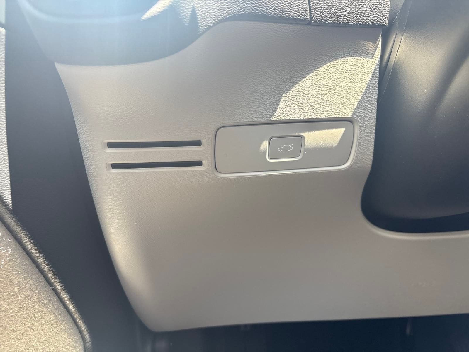2026 Volvo XC40 Plus - Photo 25