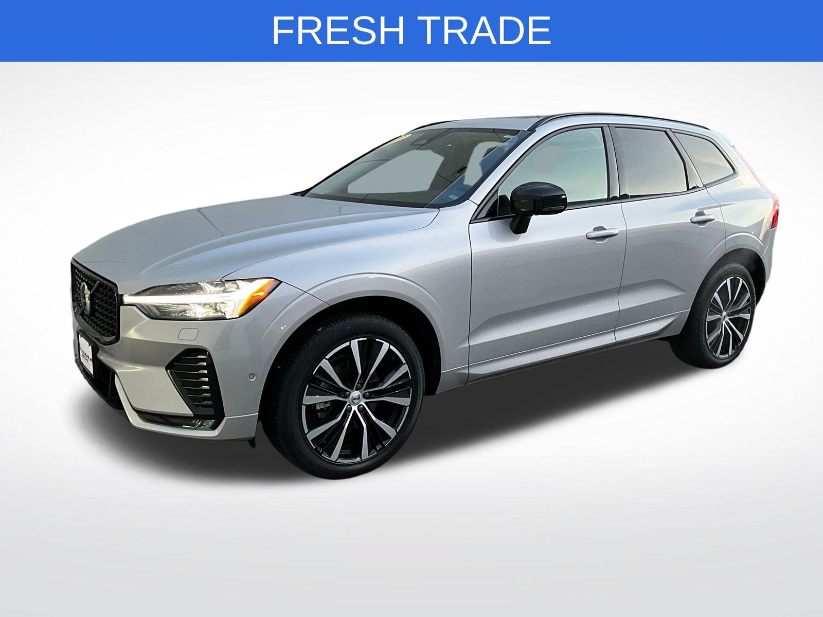 2023 Volvo XC60 Plus's photo
