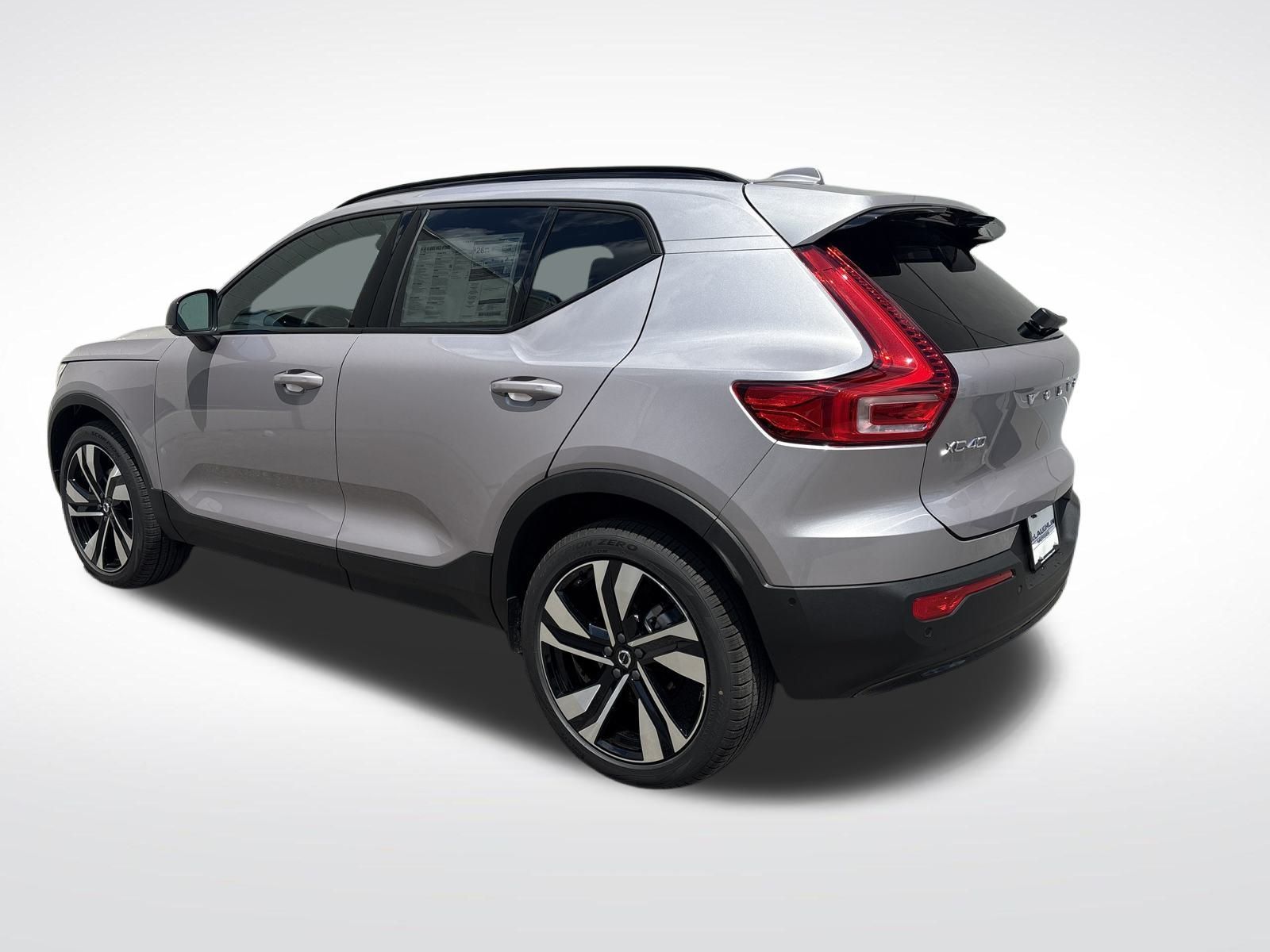 2026 Volvo XC40 photo 3
