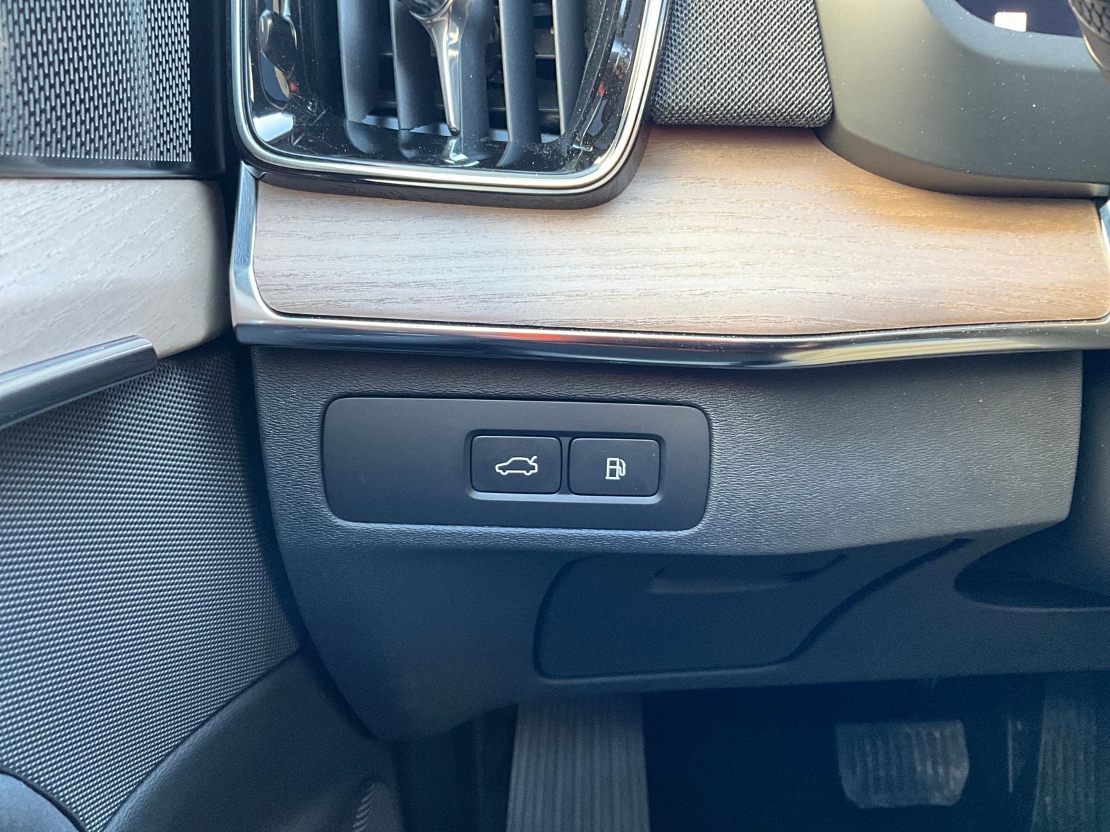 2025 Volvo XC90 Plus - Photo 25