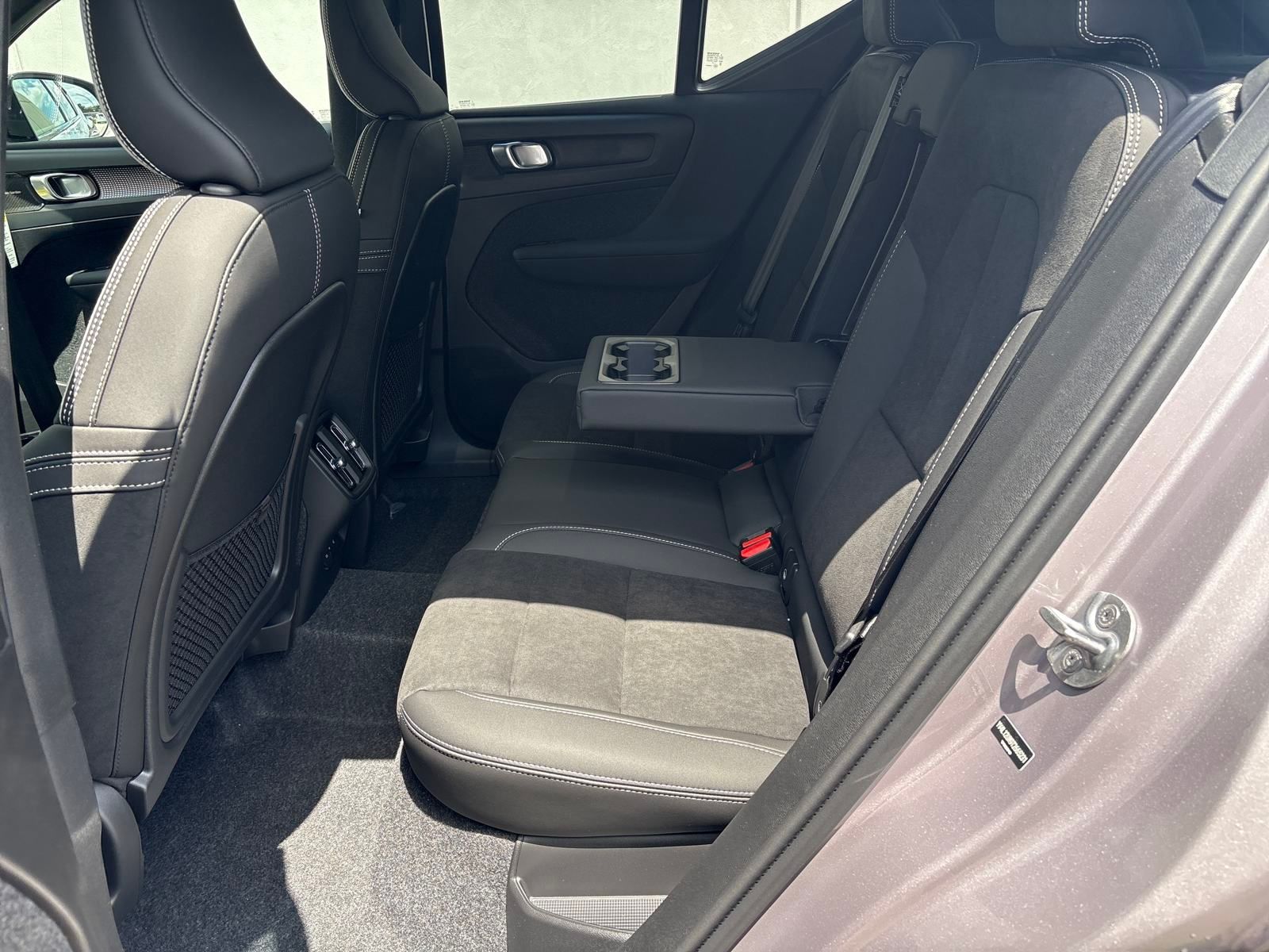 2026 Volvo XC40 Ultra - Photo 30
