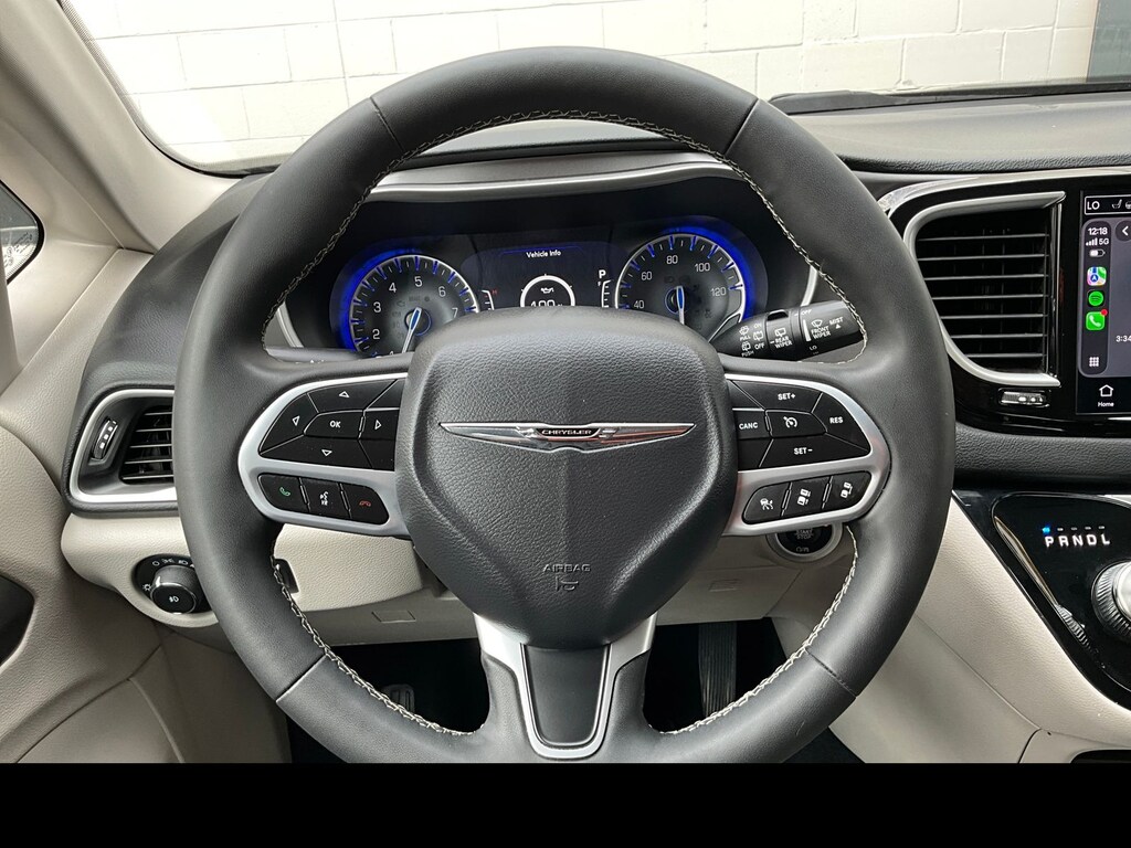 Used 2023 Chrysler Pacifica Touring L Minivan/Van