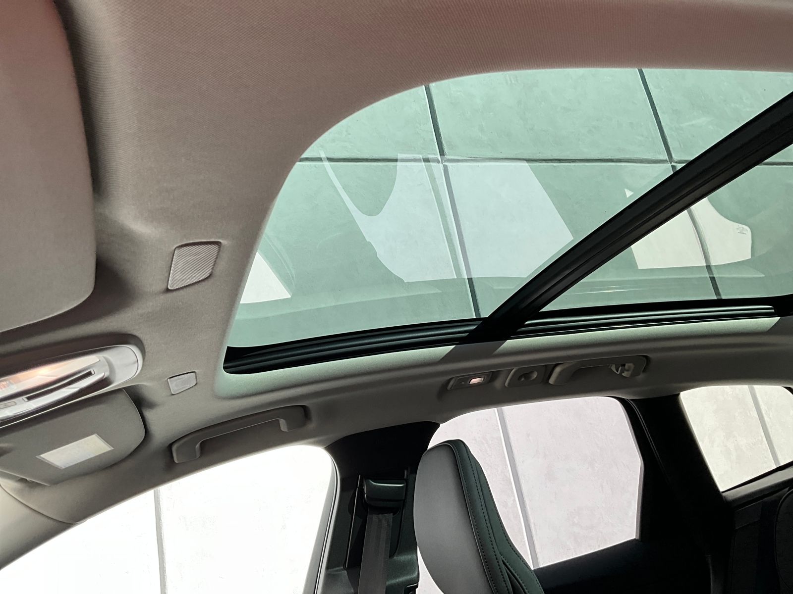 2026 Volvo XC60 Plus - Photo 25